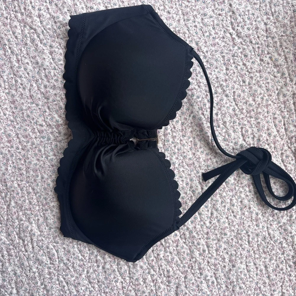 Victoria's Secret Black Scallop-Edge Push-Up Bra Top